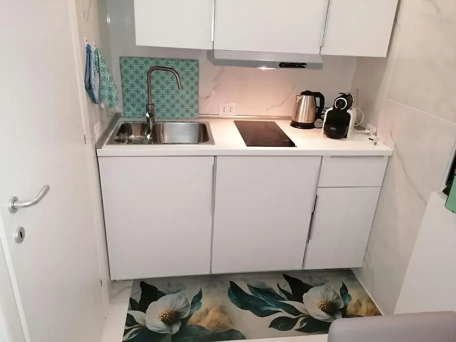 Apartment Fiumicino Aeroporto Casa Vacanze Iris Italy